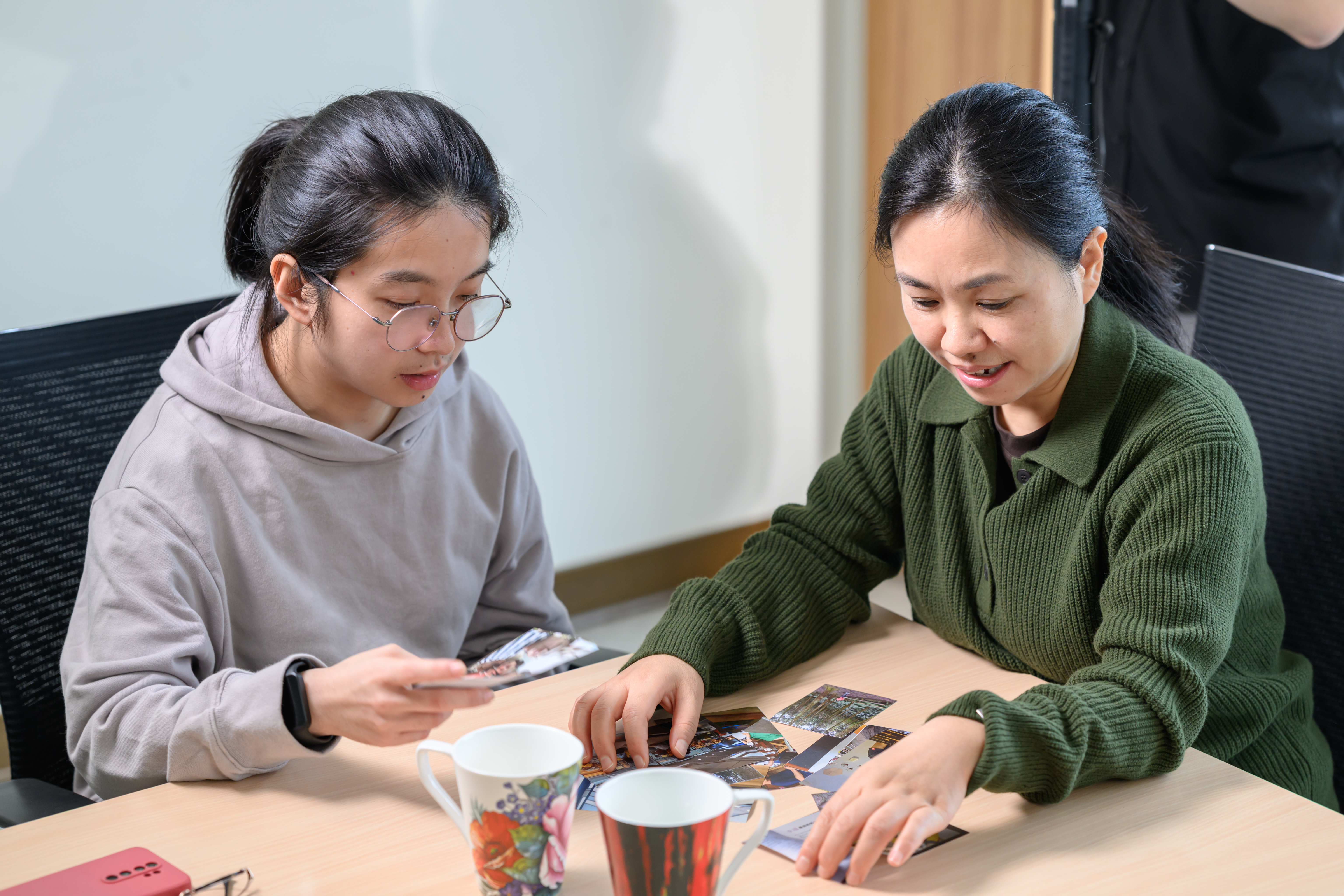 高靜女士坦言,敏純初入職場時,她內心曾有許多擔憂。