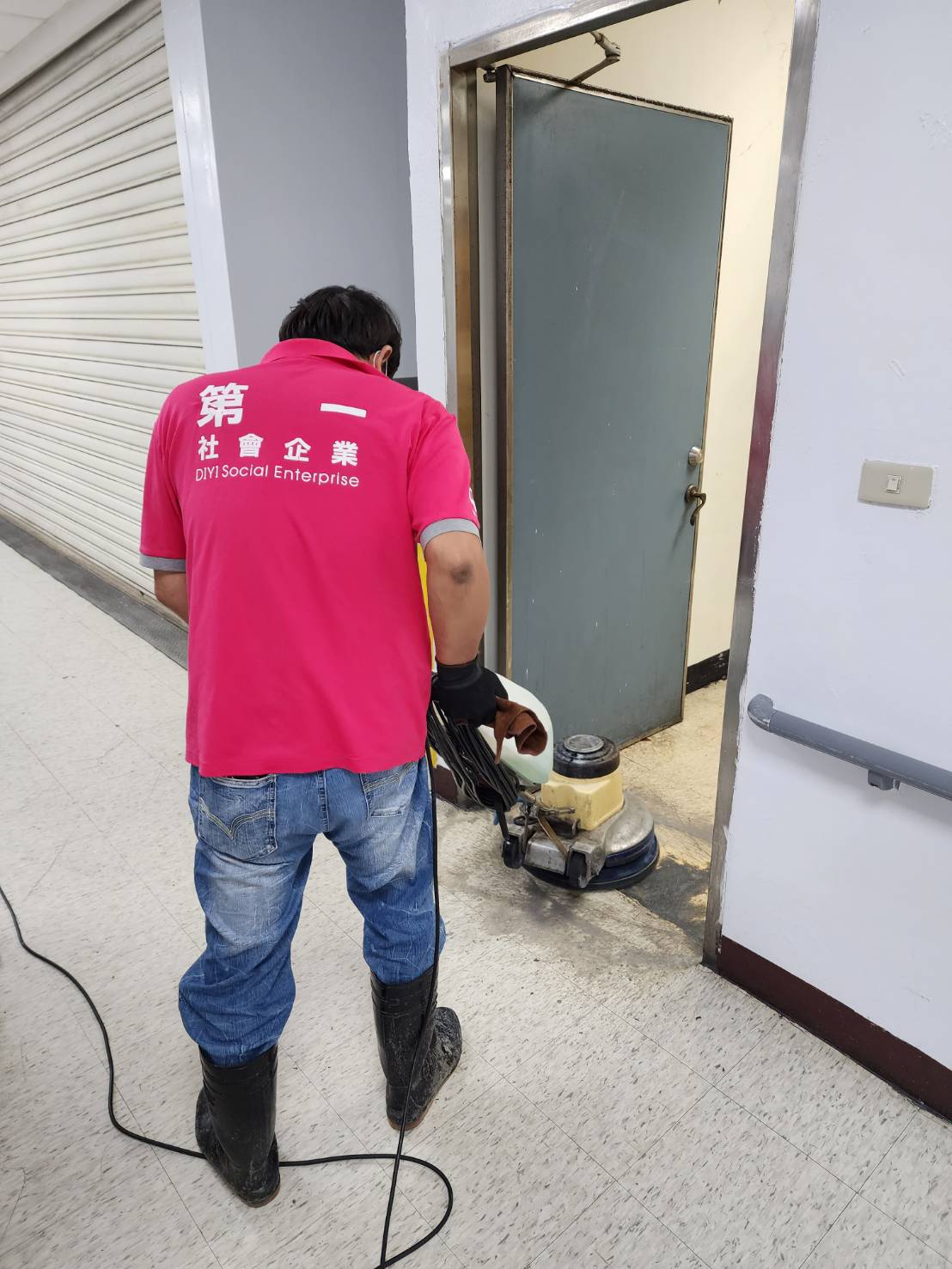 專業洗地打蠟/地毯清洗/石材地面晶化/高壓沖洗除污服務介紹